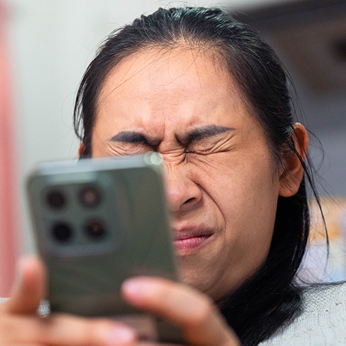 >スマホを手で持たない