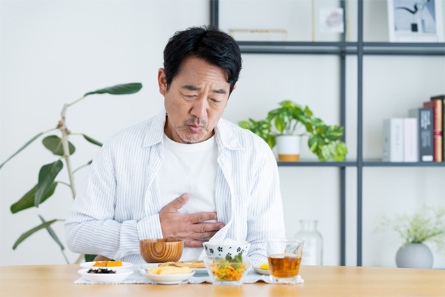 加齢による胃腸機能の低下とは？胃腸の働きと栄養不足の関係性