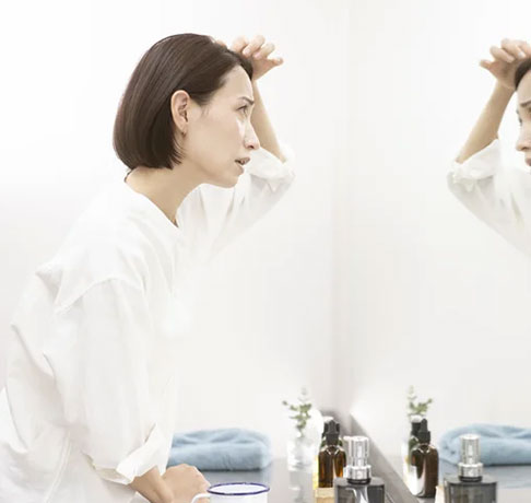 頭皮や髪も老化する！中高年からのヘアケアはエイジングを重視しよう