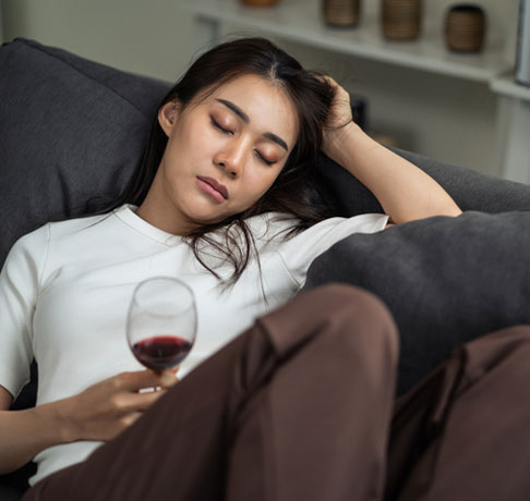 飲酒は良質な睡眠の妨げ?アルコールが睡眠に与える影響について